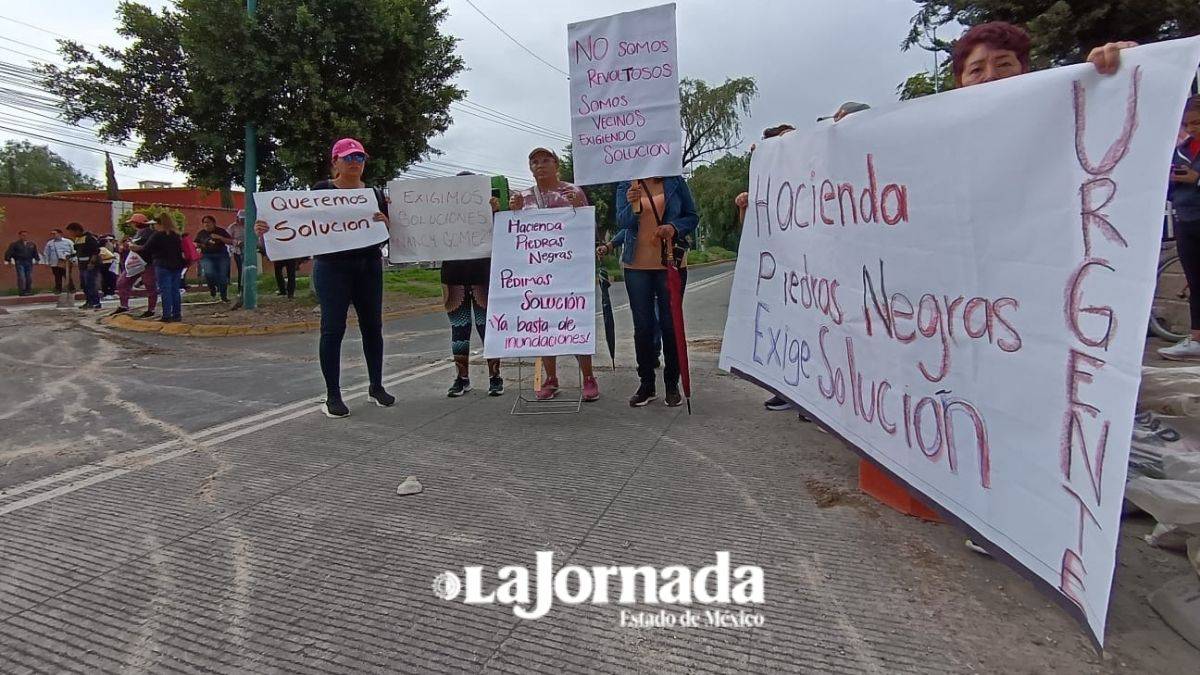 Chicoloapan: vecinos exigen solución a inundaciones, culpan a obras del Mexibús