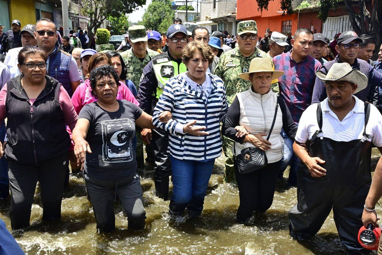 Delfina Gómez recorre zona afectada en Chalco