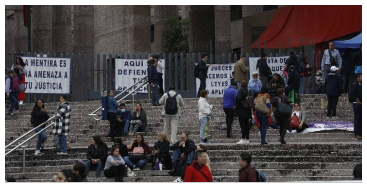 AMLO dice que trabajadores del Poder Judicial en paro están en su derecho, pero serán “paleros”