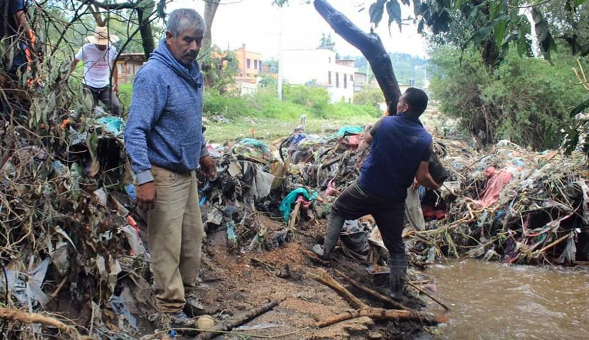 Piden a vecinos de Tlalmanalco desalojar zonas de alto riesgo