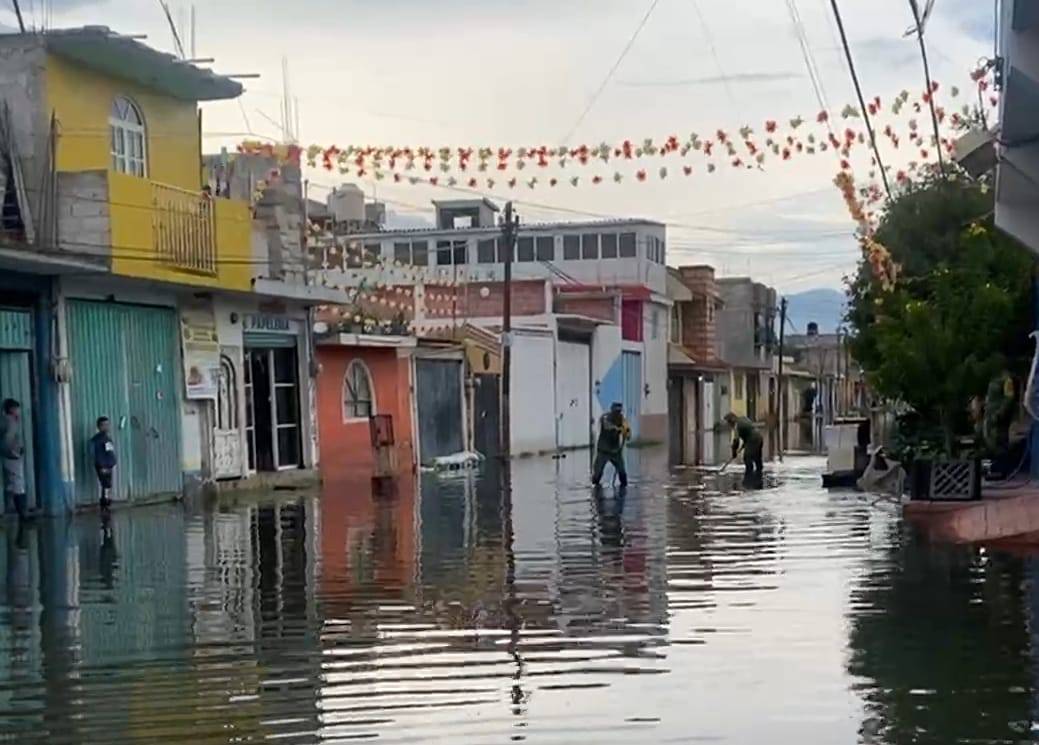 Siguen inundaciones en Chalco