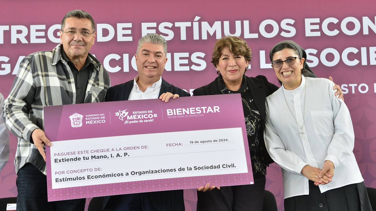 Delfina Gómez entrega estímulos económicos a Organizaciones de la Sociedad Civil