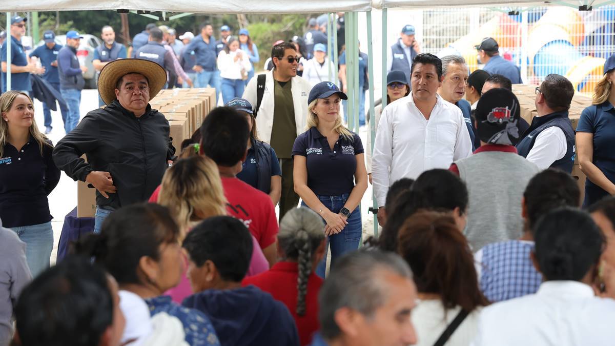 Romina contreras realiza recorridos para escuchar a la población de Huixquilucan