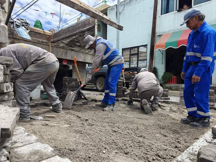 Metepec: Redoblan esfuerzos para terminar trabajos de bacheo