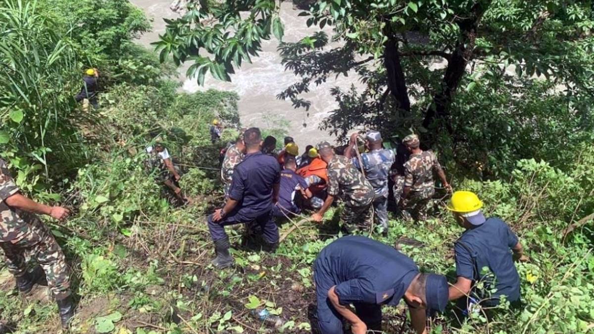 Nepal: Accidente de autobús de peregrinos deja 27 muertos