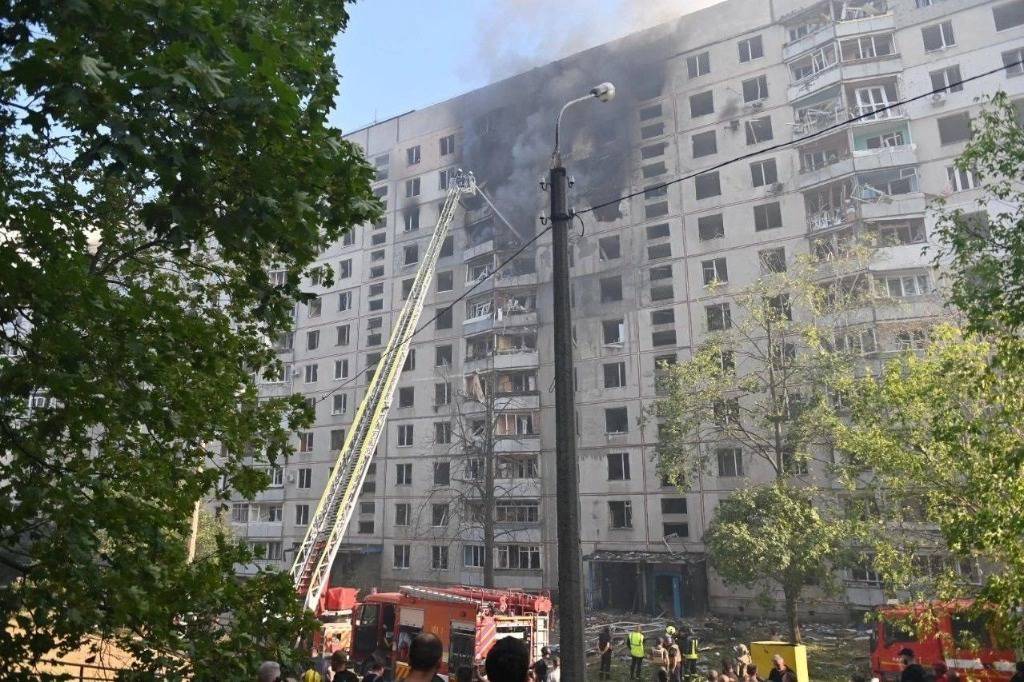 41 heridos tras impacto de bomba rusa en edificio de Járkov, Ucrania