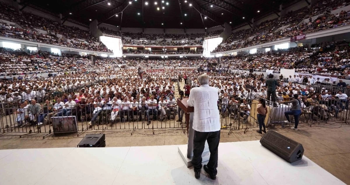 AMLO reconoce que reformas hicieron que la Constitución "regrese a sus orígenes"