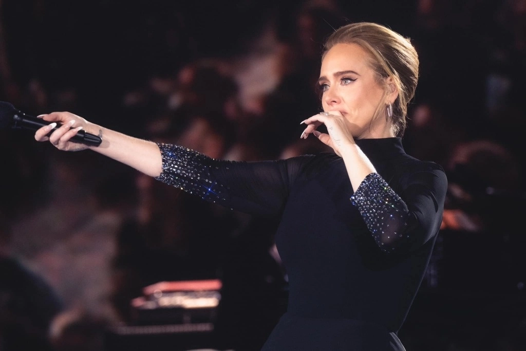 Adele anuncia que se retira una larga temporada de los escenarios