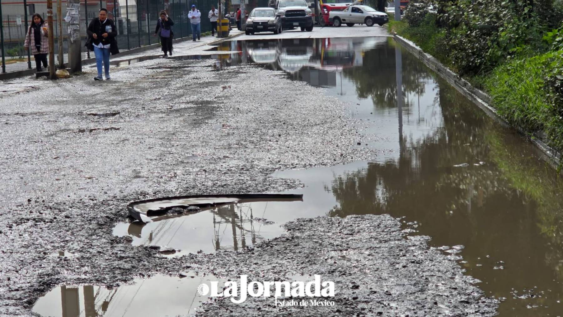 Metepec pagará las afectaciones a los carros por los baches: Fernando Flores