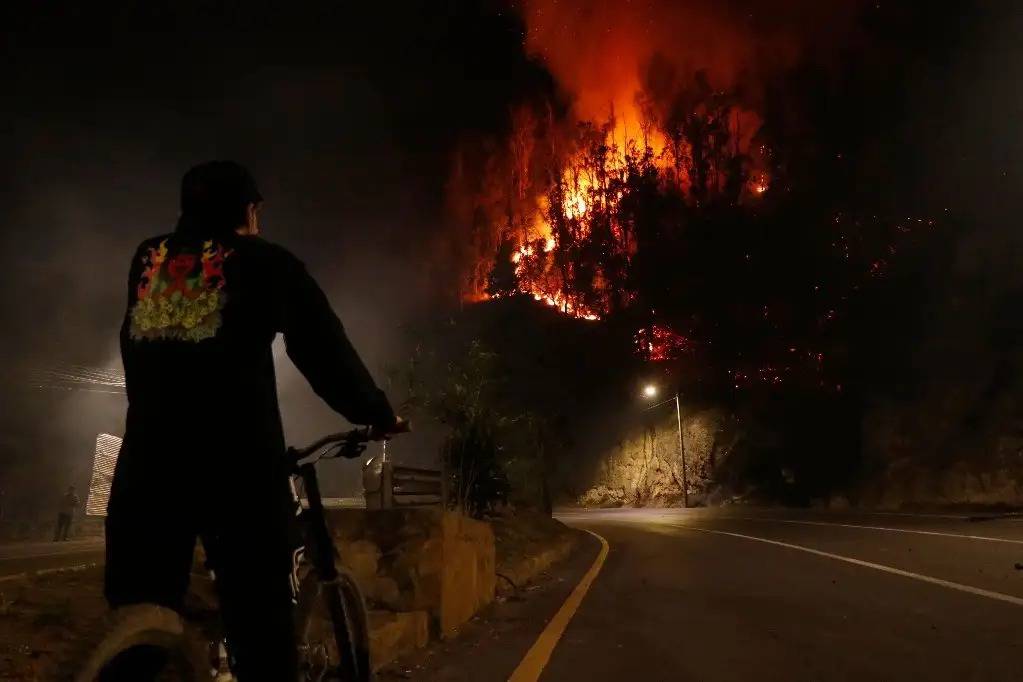 Ecuador: Suspenden clases por incendios forestales