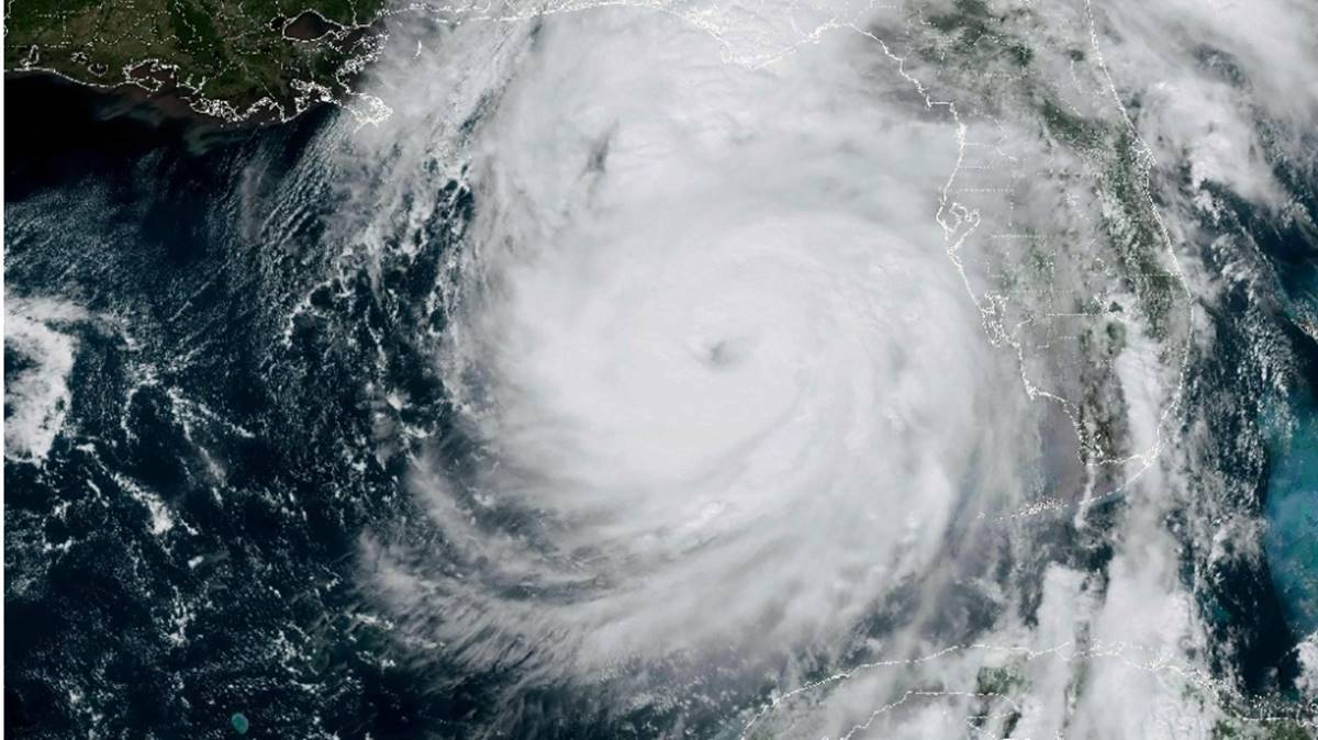 Huracán ‘Helene’ se aleja de México, es categoría tres y se dirige a Florida