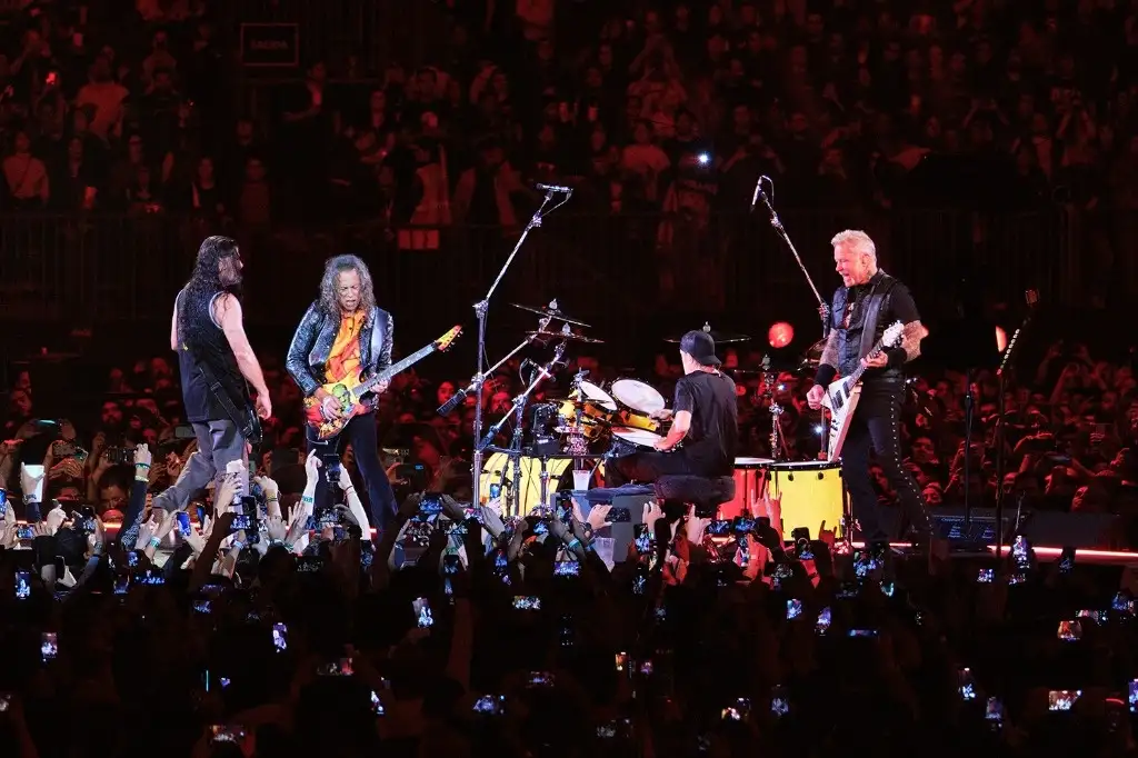 Metallica hizo vibrar al Estadio GNP durante su primer concierto en México