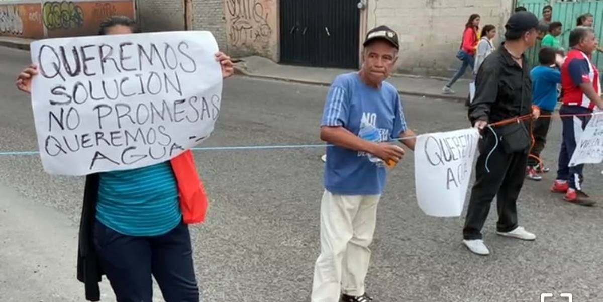 Nezahualcóyotl: Vecinos bloquean bordo de Xochiaca, exigen agua