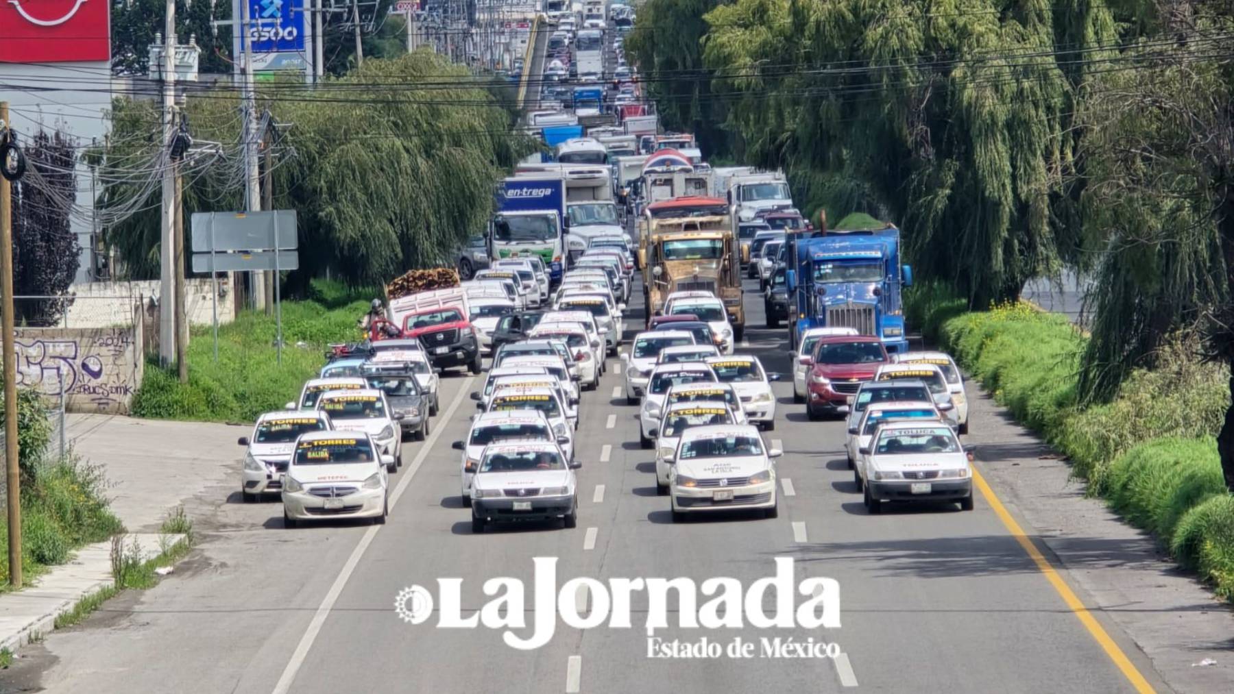 Edomex: Taxistas bloquean varias carreteras por los baches