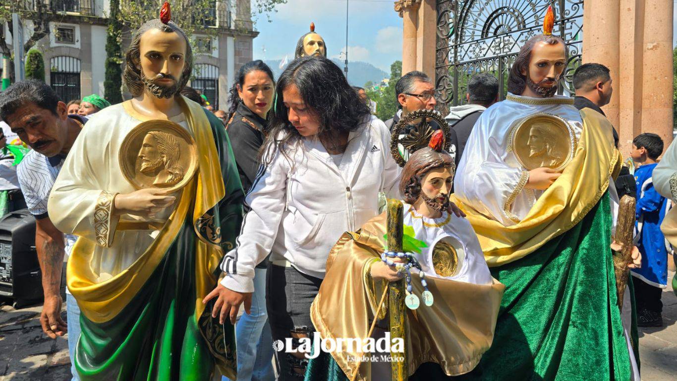 Devotos de San judas Tadeo acuden a la Santa Veracruz en Toluca