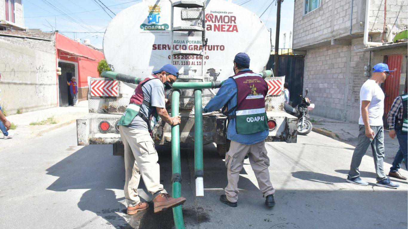 Neza: Intensifican operativo para dotar de agua a 18 colonias