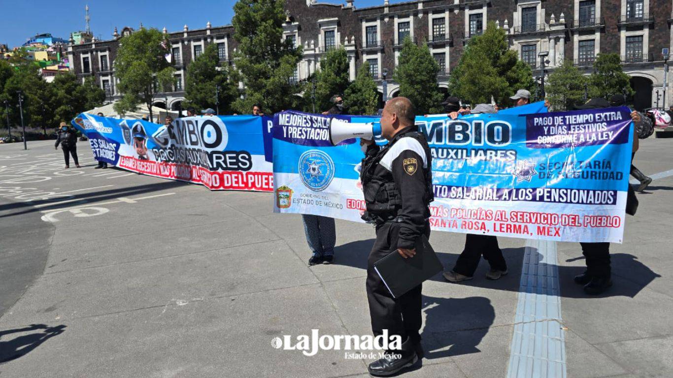 Policías del CUSAEM se manifiestan en el congreso local de Toluca