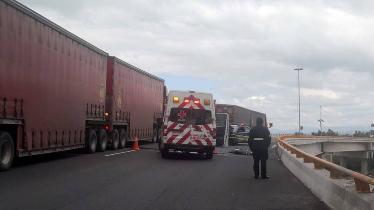 Balacera deja un presunto delincuente muerto en el Circuito Exterior Mexiquense