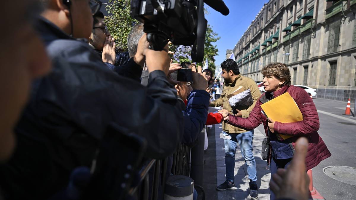 Delfina Gómez Álvarez arriba a Palacio Nacional para reunión con Claudia Sheinbaum Pardo