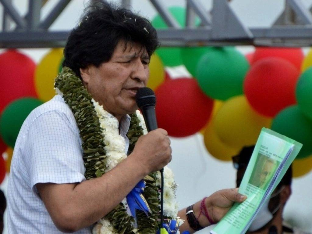 Evo Morales denuncia un intento de asesinato: dispararon 14 veces a su auto