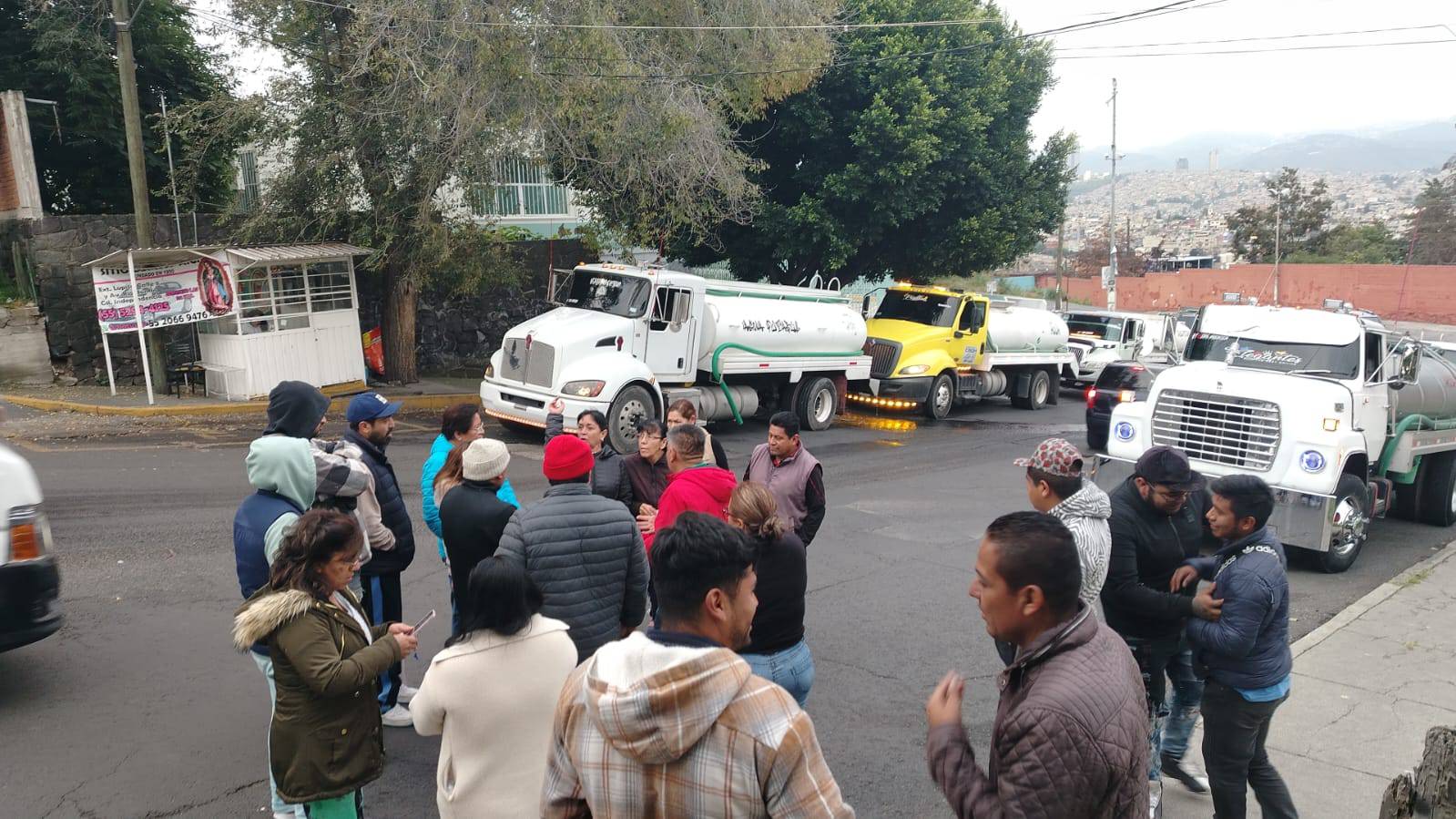 Habitantes en Naucalpan se manifiestan por falta de agua