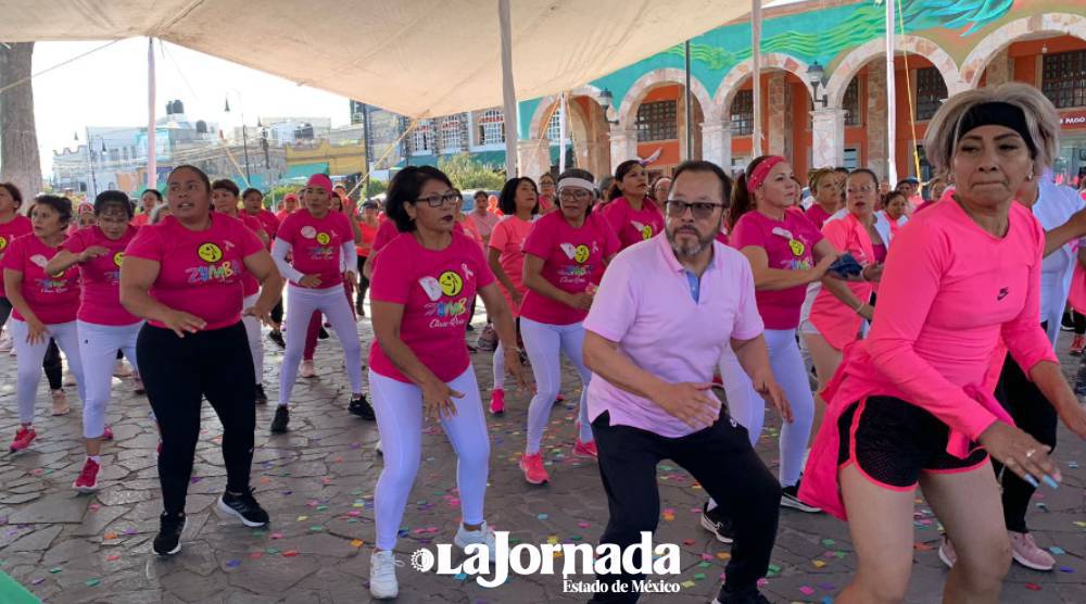 Teotihuacán: Mujeres y hombres se ejercitan contra el cáncer