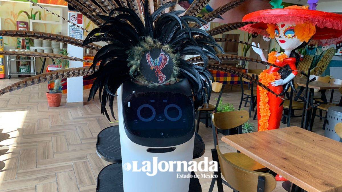 Presentan a robot mesero inspirado en Teotihuacán