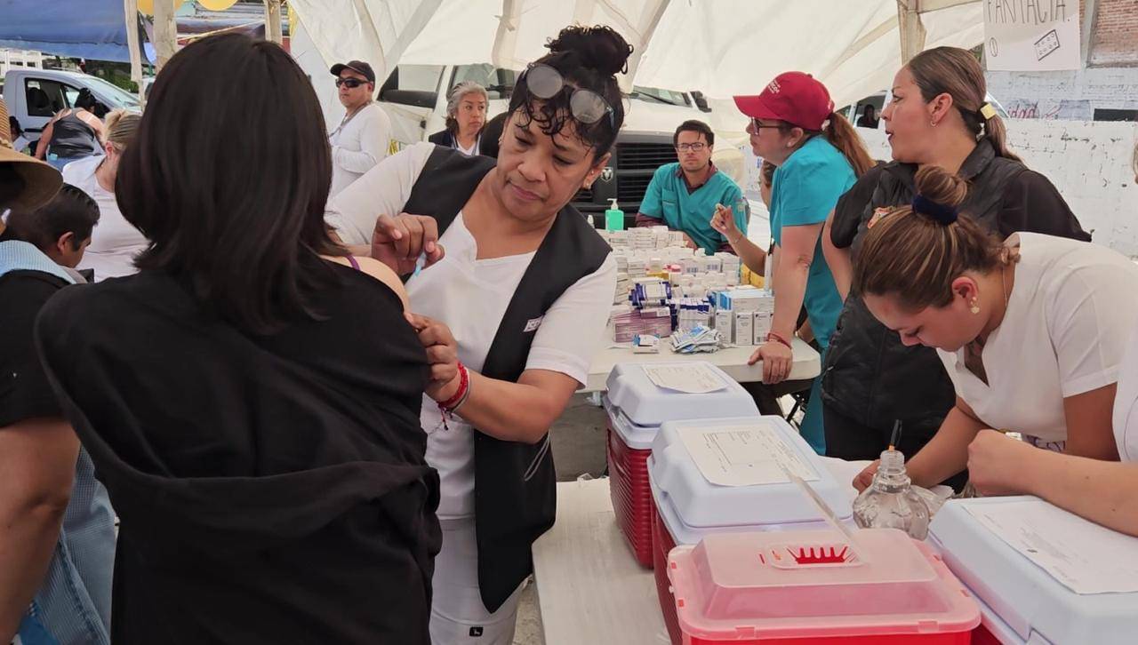 Aplican más de 690 mil vacunas contra influenza y COVID-19 por temporada invernal