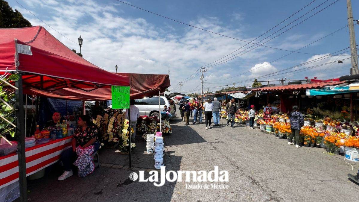 Comerciantes aprovechan Día de muertos para diversificar oferta