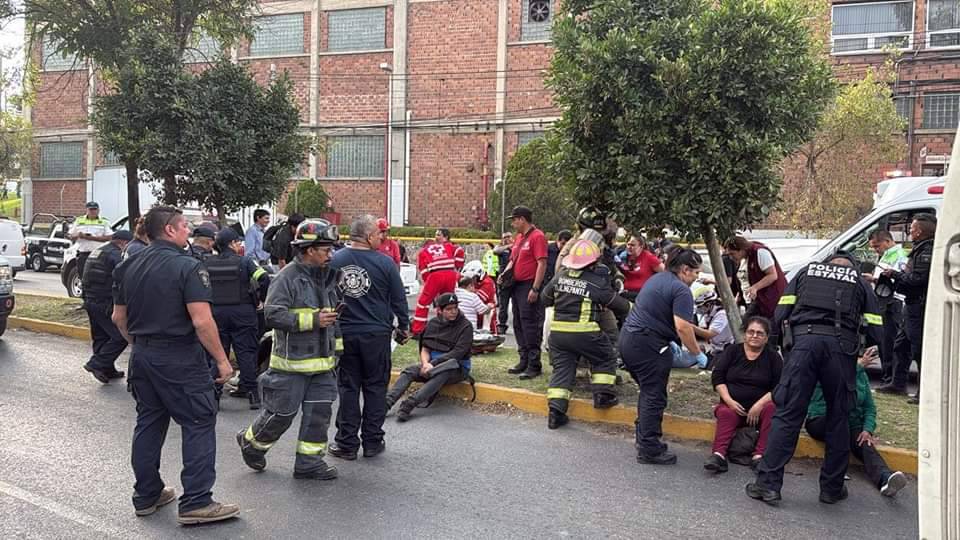 Tlalnepantla: Un saldo de 15 lesionados dejó la volcadura de un transporte público de pasajeros