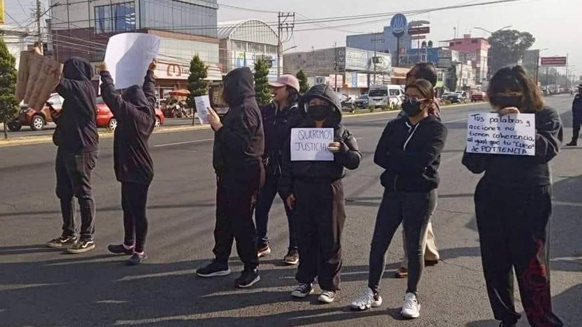 Estudiantes de Universidad particular se manifestaron en la carretera México-Puebla