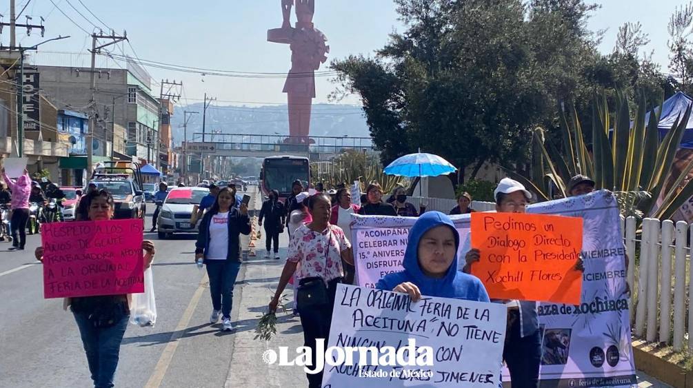 Productores de aceituna bloquean Av. Bordo de Xochiaca