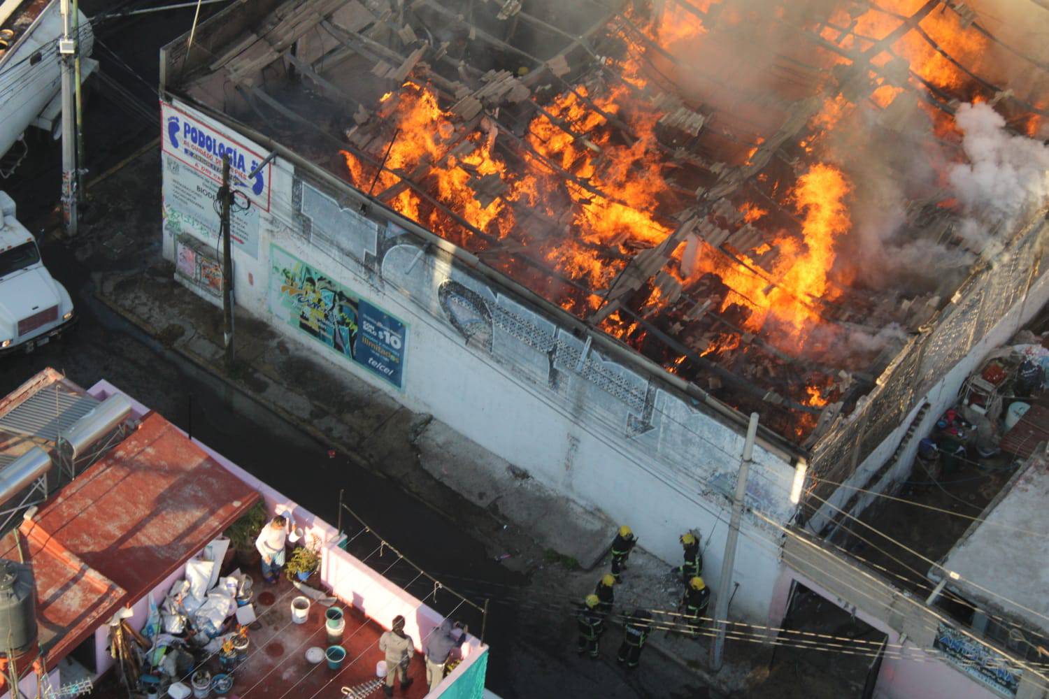 Se registra incendio en maderería de Nezahualcóyotl