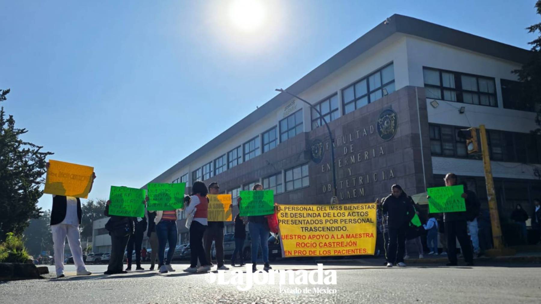 [VIDEO] Bloquean Tollocan trabajadores del Hospital Mónica Pretelini