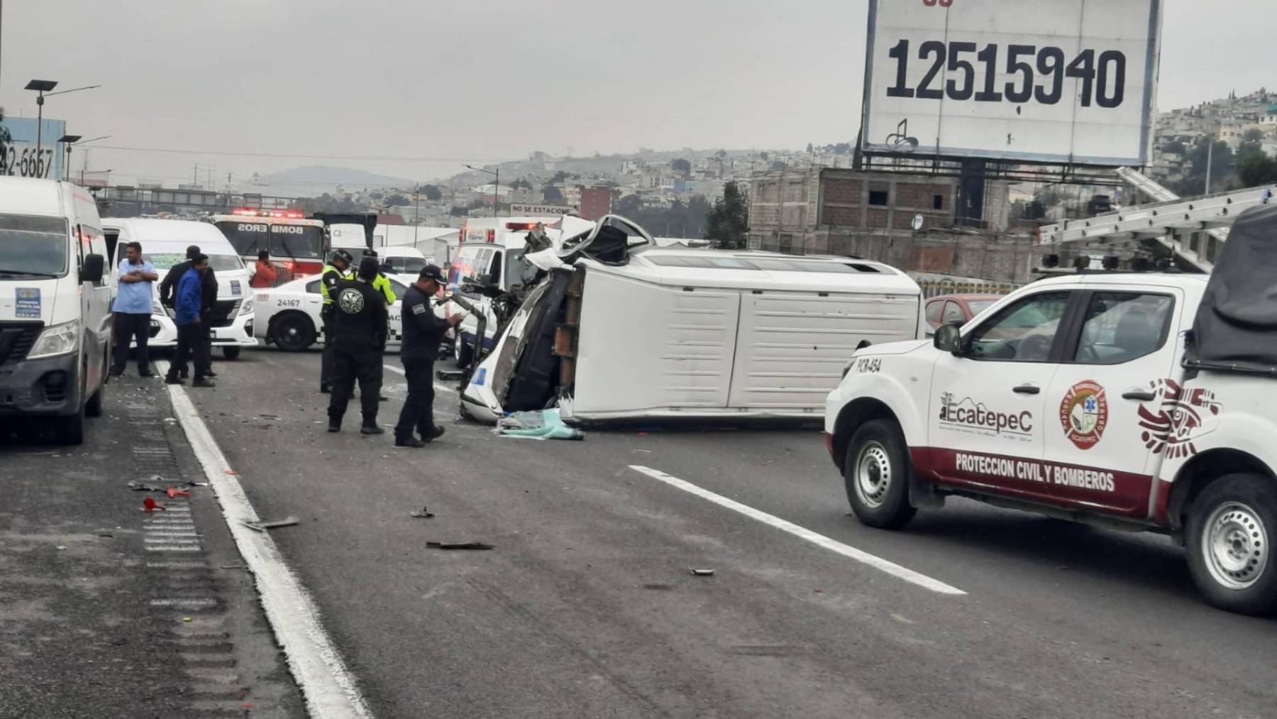 [VIDEO] Reportan volcadura en la México-Pachuca