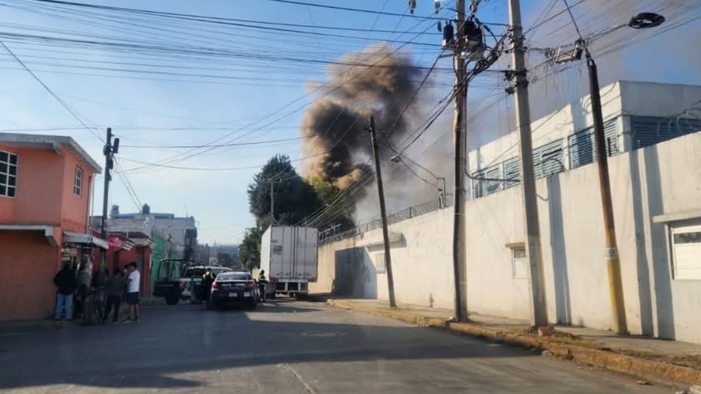 Cuautitlán: Se registra incendio en una fábrica