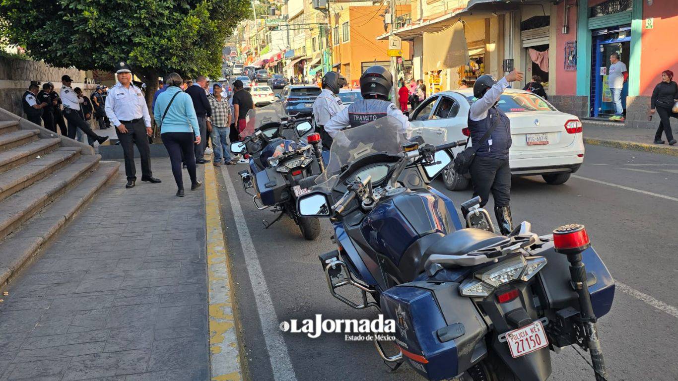 Edomex: Refuerzan presencia policiaca para evitar ambulantes cerca del Mercado 16