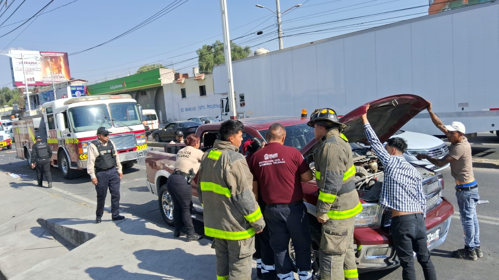 Explota pirotecnia en una camioneta de peregrinos