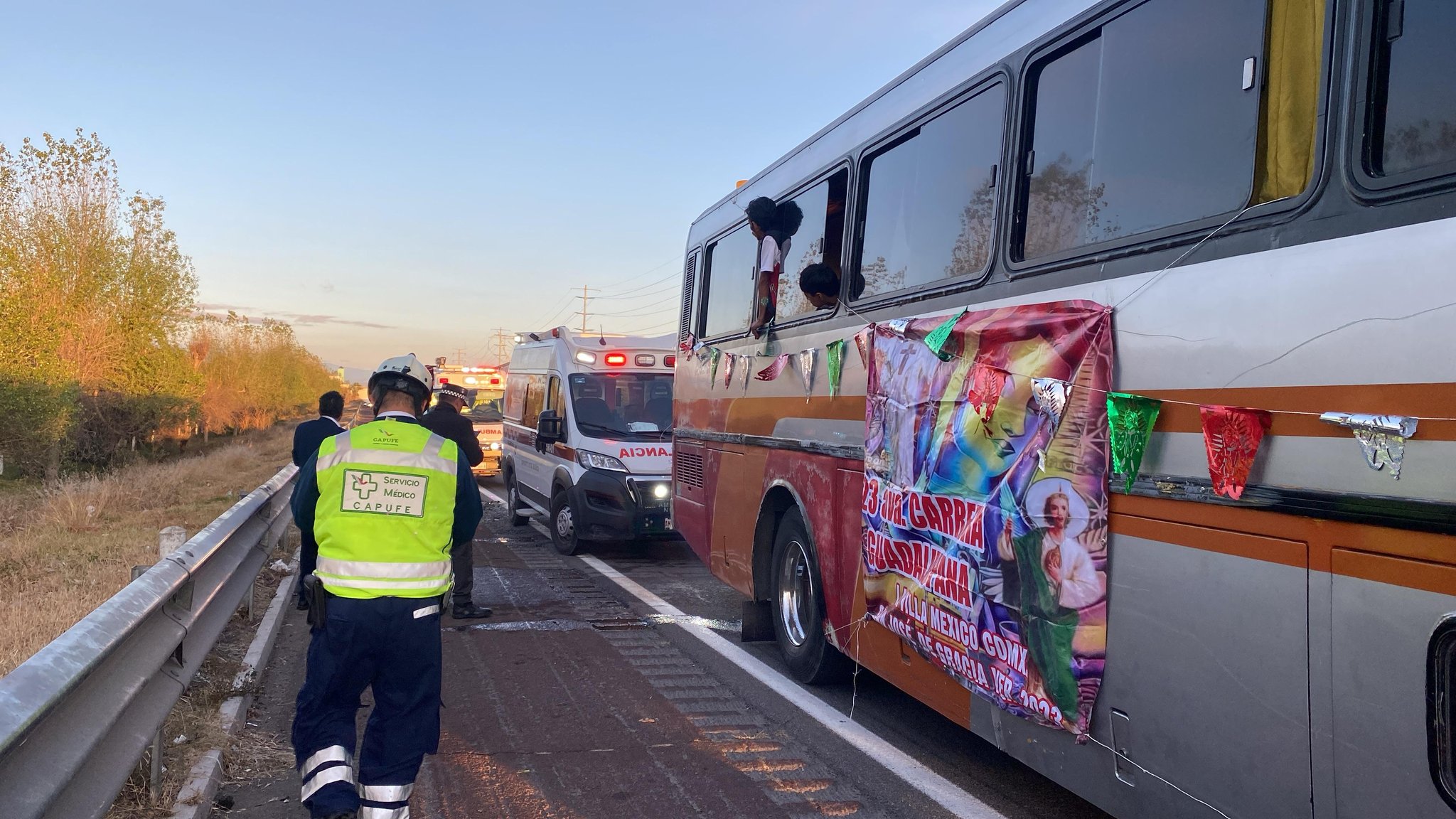 Accidente en la carretera México-Puebla deja seis peregrinos lesionados