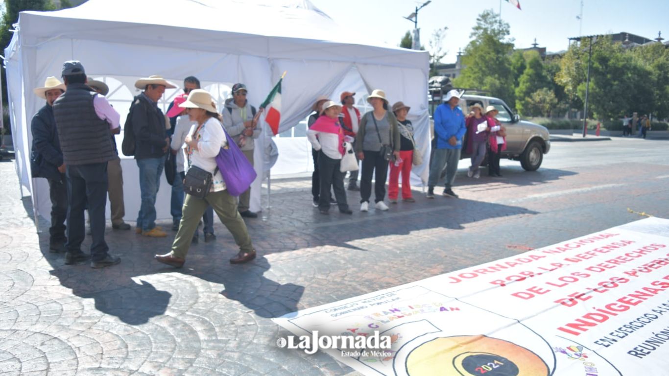 Habitantes de San Francisco Tlalcilalcalpan se manifiestan para exigir reconocimiento indígena