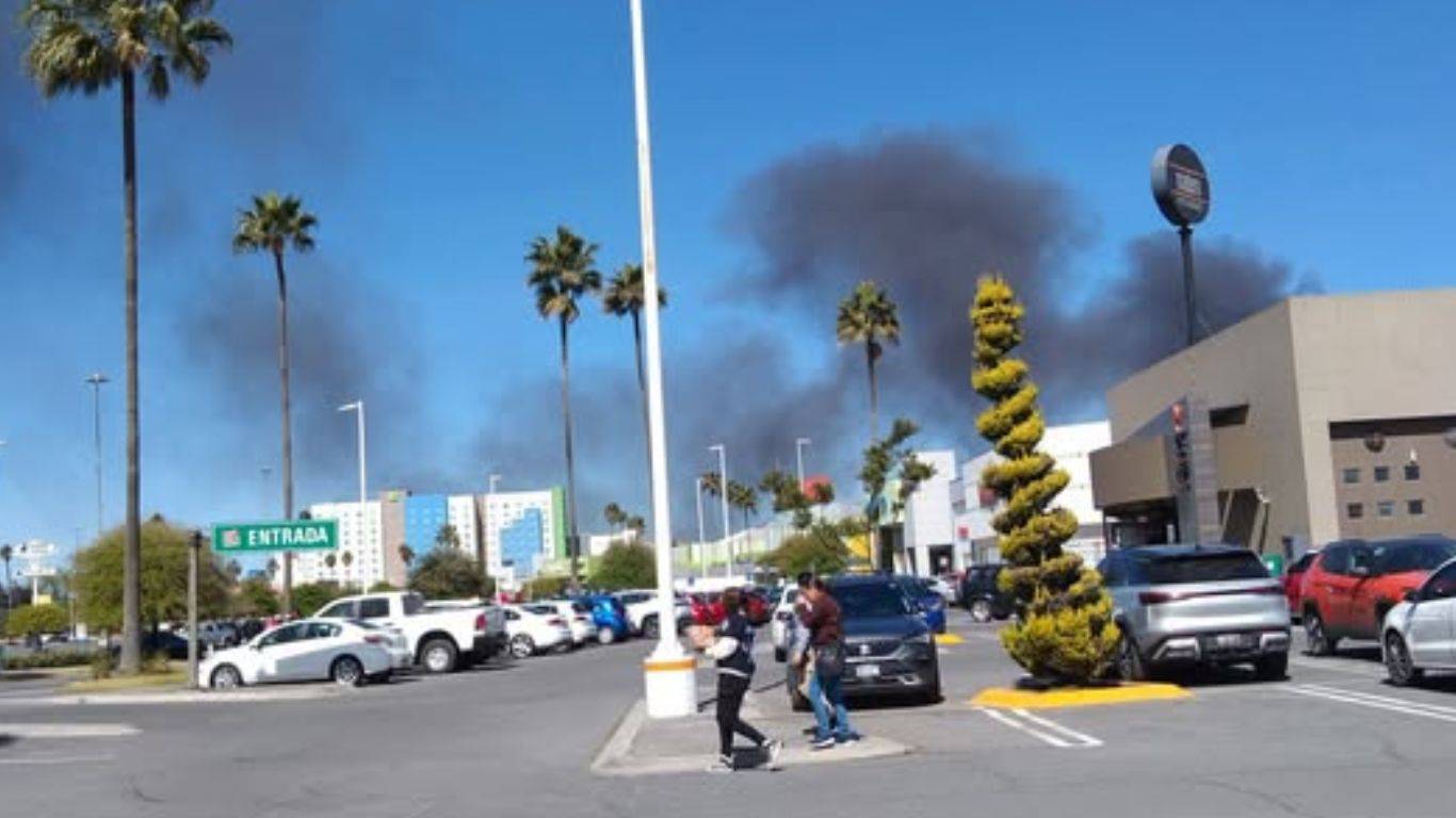 Incendio cerca de Plaza Sendero alarma a la población