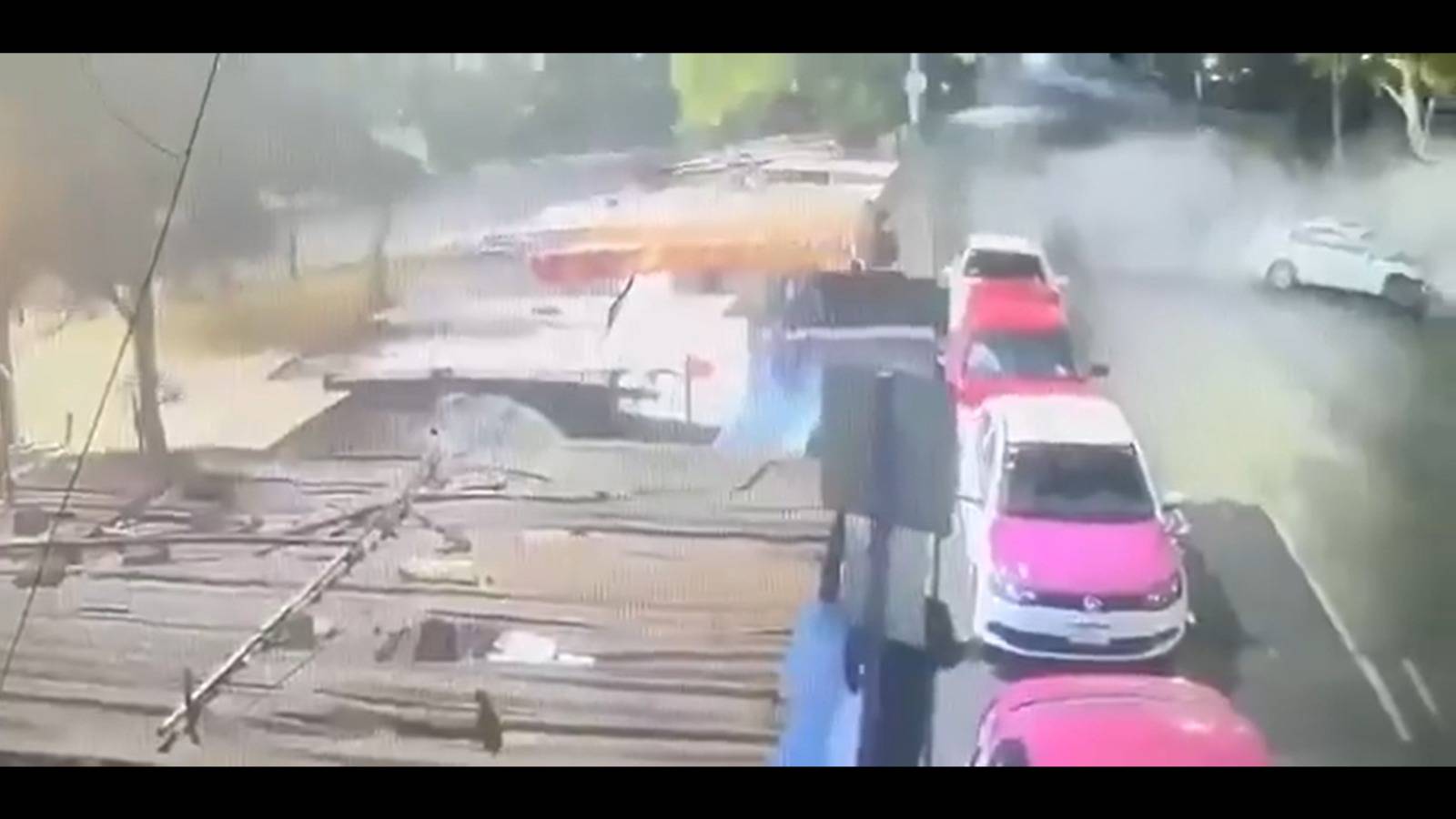 Revelan VIDEO del momento exacto del accidente en Calzada Ignacio Zaragoza