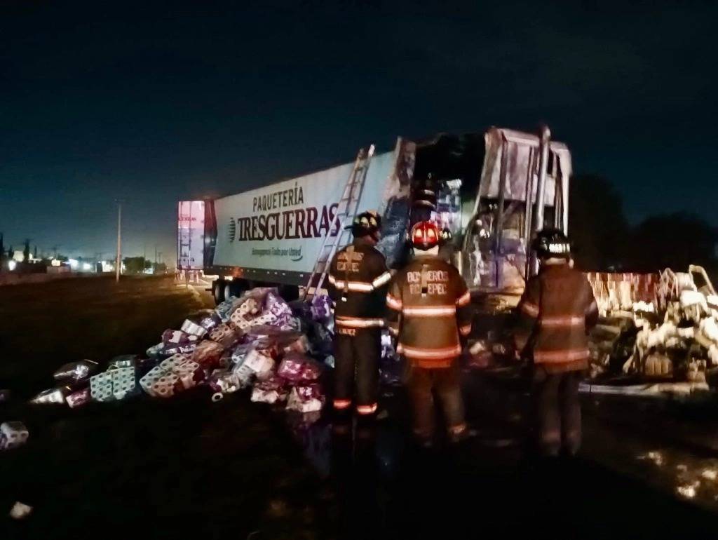 Se incendia tráiler en el Circuito Exterior Mexiquense