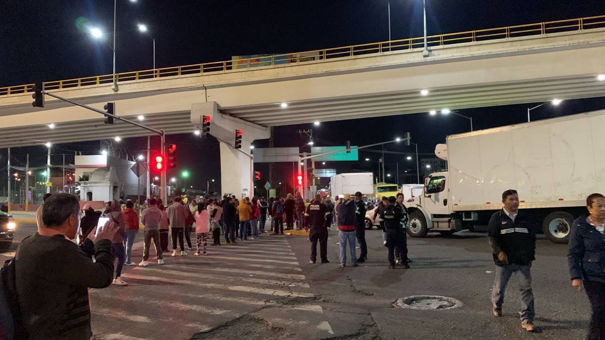 Bloqueo por agua paraliza vías principales de Ecatepec