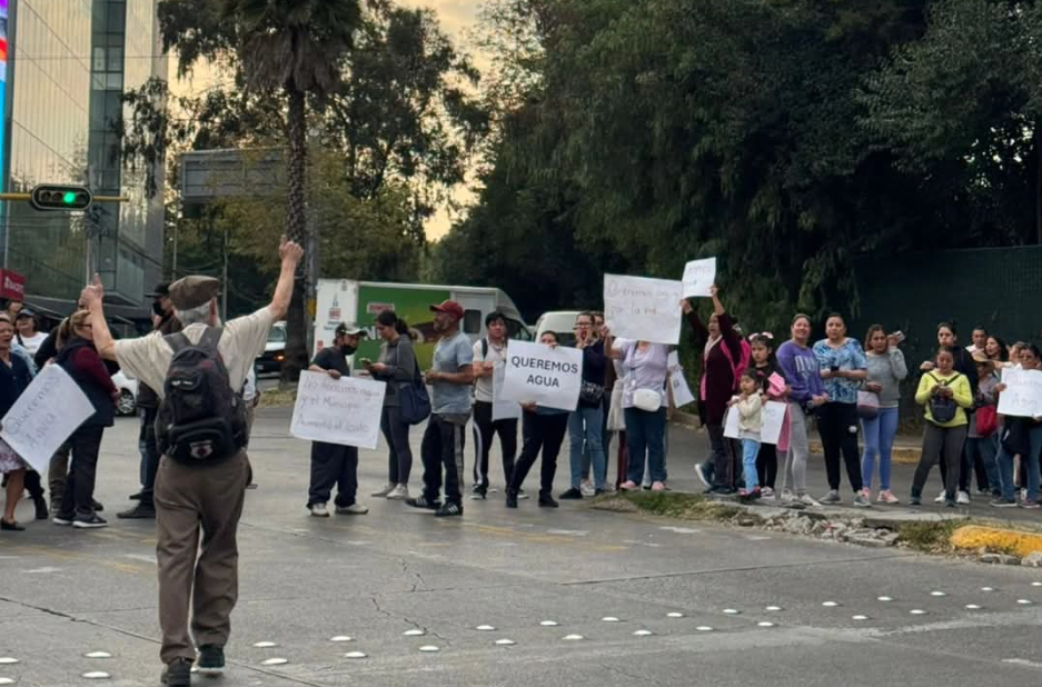 Habitantes de 7 colonias bloquean Conscripto por falta de agua