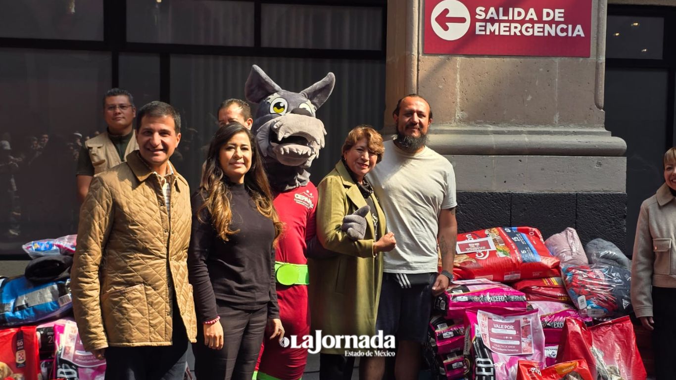 Delfina Gómez encabeza donación de alimento a 42 Asociaciones Civiles de animales