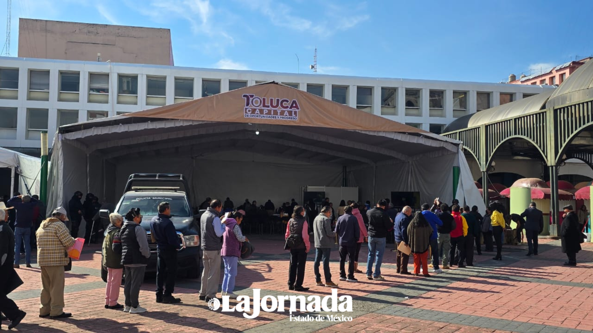 Largas filas para realizar el pago del predial y agua en Toluca