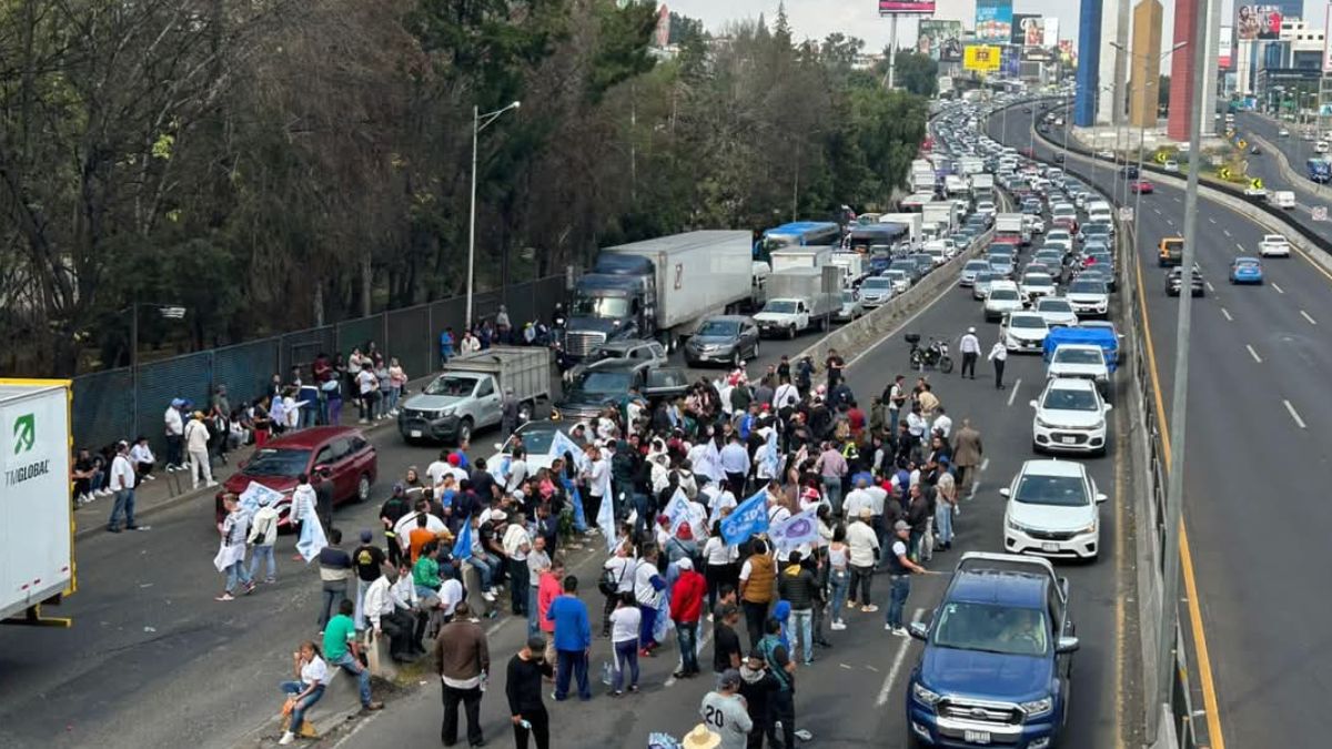 Bloquean Periférico Norte por abusos de supuestos agentes de la Fiscalía